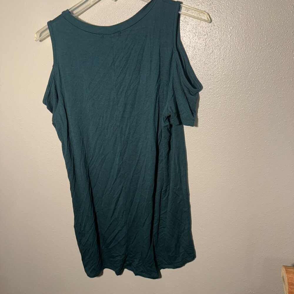 🏀Milwaukee Bucks🏀 cold shoulder shirt - Picture 2 of 5